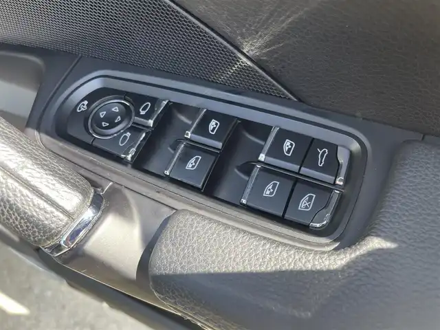 ポルシェ カイエン プラチナエディション 東京都 2018(平30)年 5.9万km 黒 純正ナビゲーション/・Bluetooth /・AM/FM/・CD/・DVD/バックカメラ/・サイドカメラ/クレストエンボス加工ヘッドレスト/純正２１インチカレラ911オプションホイール/ETC/アルカンターラハーフレザーシート/・D/N席パワーシート /・D/N席シートヒーター /パワーバックドア/クルーズコントロール/デフロック/LEDヘッドライト/・オートライト/社外スピードクロノ風装飾/ウィンカーミラー