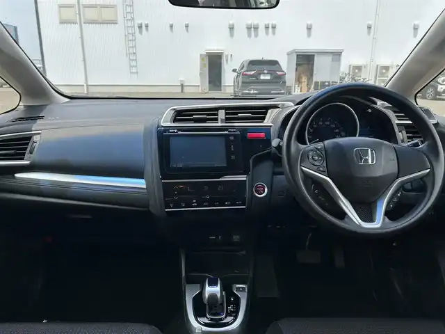 ホンダ フィット ハイブリット Fパッケージ 熊本県 2014(平26)年 12.5万km クリスタルブラックパール 純正ナビ/・AM/FM/CD/DVD/USB/HDMI/iPod/BT/・フルセグTV/ビルトインETC /バックカメラ/車両接近通報装置/横滑り防止装置/電動格納ミラー/・ウィンカーミラー/ハロゲンライト/・ヘッドライトレベライザー/ステアリングリモコン/ドアバイザー/スポーツモード/純正フロアマット/スマートキー/・スペアキー