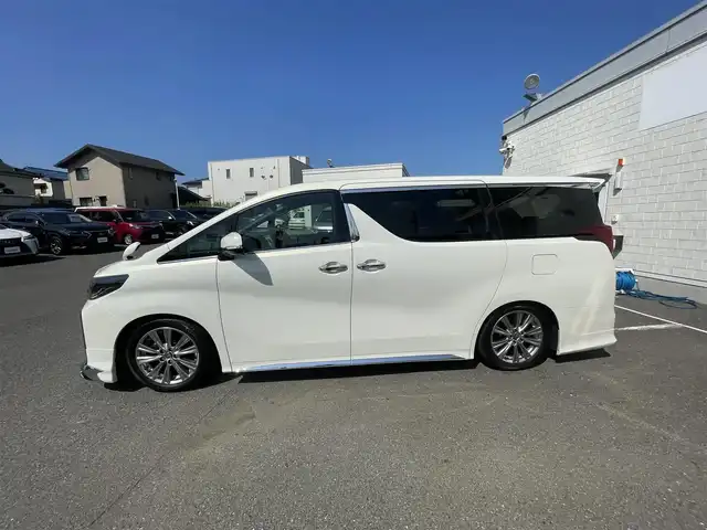 トヨタ アルファード S タイプゴールド 神奈川県 2021(令3)年 3.1万km ラグジュアリーホワイトパールクリスタルシャインガラスフレーク モデリスタエアロ/モデリスタマフラー/サンルーフ/純正１２．１型フリップダウンM/純正ディスプレイオーディオ/・ナビゲーション/・フルセグTV/・バックカメラ/両側電動スライドドア/ダウンサス/純正エンジンスターター/デジタルインナーミラー/トヨタセーフティセンス/・プリクラッシュセーフティ/・レーントレーシングアシスト/・レーダークルーズコントロール/・ハイビームアシスト/ブラインドスポットモニター/リアクロストラフィックアラート/パーキングサポートブレーキ/前後ドライブレコーダー/スマートキーX２/ビルトイン2.0ETC/新車時手帳・取説