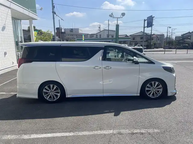 トヨタ アルファード S タイプゴールド 神奈川県 2021(令3)年 3.1万km ラグジュアリーホワイトパールクリスタルシャインガラスフレーク モデリスタエアロ/モデリスタマフラー/サンルーフ/純正１２．１型フリップダウンM/純正ディスプレイオーディオ/・ナビゲーション/・フルセグTV/・バックカメラ/両側電動スライドドア/ダウンサス/純正エンジンスターター/デジタルインナーミラー/トヨタセーフティセンス/・プリクラッシュセーフティ/・レーントレーシングアシスト/・レーダークルーズコントロール/・ハイビームアシスト/ブラインドスポットモニター/リアクロストラフィックアラート/パーキングサポートブレーキ/前後ドライブレコーダー/スマートキーX２/ビルトイン2.0ETC/新車時手帳・取説