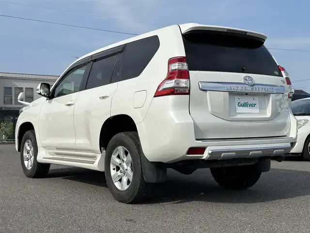 トヨタ ランドクルーザー プラド TX 大分県 2015(平27)年 6.7万km ホワイトパールクリスタルシャイン ・社外ナビ(CD.DVD.SD.BT)/・バックカメラ/・フルセグテレビ/・ベージュシート/・ETC/・MTモード付きAT/・オートライト/・スマートキー/・プッシュスタート/・フロアマット