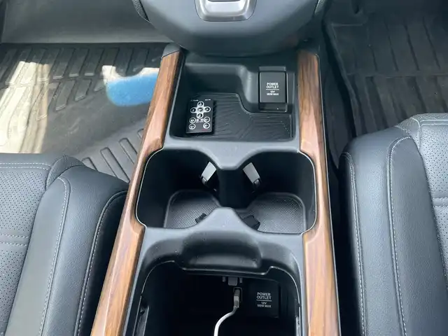 ホンダ ＣＲ－Ｖ ハイブリッド EX・マスターピース 島根県 2018(平30)年 4.7万km プラチナホワイトパール 純正メモリーナビ/フルセグＴＶ/ＤＶＤ再生・Ｂｌｕｅｔｏｏｔｈ　/バック／フロントカメラ　/前後ドライブレコーダー　/ビルトインＥＴＣ2.0/電動リアゲート　/サンルーフ　/レザーシート/4WD/前席パワーシート/前席シートヒーター/レーダークルーズコントロール /MTモード付AT/衝突軽減ブレーキ/横滑り防止装置/レーンアシスト/ISOFIX/純正LEDヘッドライト/純正フロアマット