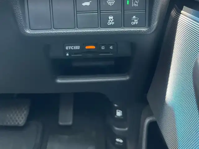 ホンダ ＣＲ－Ｖ ハイブリッド EX・マスターピース 島根県 2018(平30)年 4.7万km プラチナホワイトパール 純正メモリーナビ/フルセグＴＶ/ＤＶＤ再生・Ｂｌｕｅｔｏｏｔｈ　/バック／フロントカメラ　/前後ドライブレコーダー　/ビルトインＥＴＣ2.0/電動リアゲート　/サンルーフ　/レザーシート/4WD/前席パワーシート/前席シートヒーター/レーダークルーズコントロール /MTモード付AT/衝突軽減ブレーキ/横滑り防止装置/レーンアシスト/ISOFIX/純正LEDヘッドライト/純正フロアマット