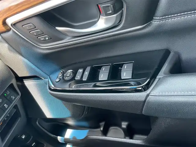 ホンダ ＣＲ－Ｖ ハイブリッド EX・マスターピース 島根県 2018(平30)年 4.7万km プラチナホワイトパール 純正メモリーナビ/フルセグＴＶ/ＤＶＤ再生・Ｂｌｕｅｔｏｏｔｈ　/バック／フロントカメラ　/前後ドライブレコーダー　/ビルトインＥＴＣ2.0/電動リアゲート　/サンルーフ　/レザーシート/4WD/前席パワーシート/前席シートヒーター/レーダークルーズコントロール /MTモード付AT/衝突軽減ブレーキ/横滑り防止装置/レーンアシスト/ISOFIX/純正LEDヘッドライト/純正フロアマット