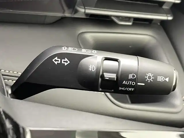 日産 セレナ e－パワー ハイウェイスター V 熊本県 2025(令7)年 0.1万km未満 プリズムホワイト 登録済未使用車/純正１２．３インチナビ（BT・フルセグ・USB・HDMI）　/全周囲カメラ　/純正前方ドライブレコーダー　/ビルトインＥＴＣ２．０　/前後クリアランスソナー　/両側パワースライドドア　/プロパイロット　/レーダークルーズコントロール/ブラインドスポットモニター/インテリジェントエマージェンシーブレーキ/ヒルスタートアシスト/前方衝突予測警報/衝突回避ステアリングアシスト/車線逸脱防止支援システム/車線逸脱警報/後側方衝突防止支援システム/後側方車両検知警報/後退時車両検知警報/ふらつき警報機能/踏み間違い衝突防止アシスト/標識認識機能/車両接近通報装置/横滑り防止/置くだけ充電/純正１６インチAW/オートライト/オートマチックハイビーム/LEDヘッドライト/フォグランプ/スマートキー/プッシュスタート/スペアキー1本