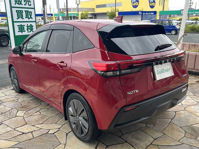 日産 ノート X 静岡県 2021(令3)年 3.9万km ガーネットレッド 純正メモリナビ/・CD/・DVD/・フルセグＴＶ/・Bluetooth/・AM/・FM/主要装備/・衝突軽減/・レーンキープ/・コーナーセンサー前後/・ビルトインETC/・バックカメラ/・純正前方ドラレコ/・純正フロアマット/・LEDヘッドライト/・オートライト/・オートハイビーム/・フォグランプ/・電動パーキングブレーキ/・オートホールド