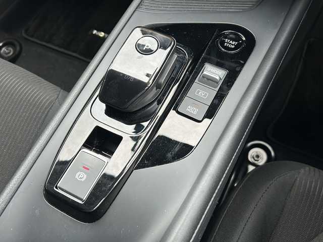 日産 ノート X 静岡県 2021(令3)年 3.9万km ガーネットレッド 純正メモリナビ/・CD/・DVD/・フルセグＴＶ/・Bluetooth/・AM/・FM/主要装備/・衝突軽減/・レーンキープ/・コーナーセンサー前後/・ビルトインETC/・バックカメラ/・純正前方ドラレコ/・純正フロアマット/・LEDヘッドライト/・オートライト/・オートハイビーム/・フォグランプ/・電動パーキングブレーキ/・オートホールド