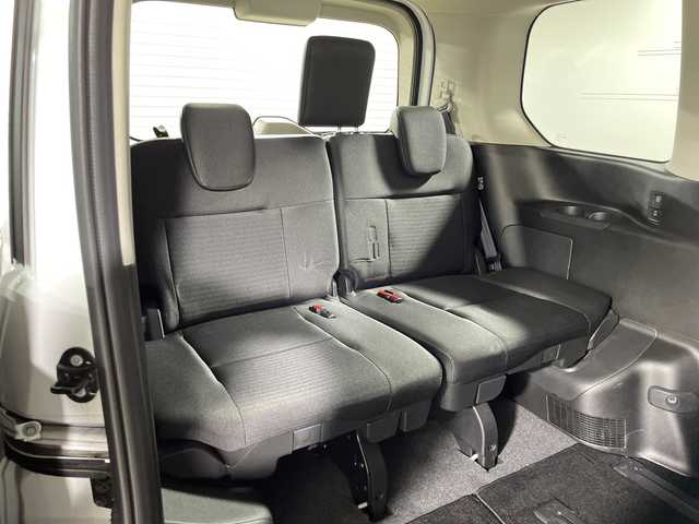 日産 セレナ e－パワー ハイウェイスター V 神奈川県 2024(令6)年 2.1万km パールⅡ 2トーンカラーXKJ【プリズムホワイト】/純正12.3型ディスプレイオーディオ/メモリーナビ/フルセグ　USB AM FM HDMI　Androidauto　Applecarplay　Bluetooth/インテリジェントアラウンドビューモニター/両側電動スライドドア【サンシェード】/360度セーフティアシスト/ナビリンク機能付プロパイロット緊急停止支援/インテリジェントエマージェンシーブレーキ/前方衝突予測警報/衝突回避ステアリングアシスト/車線逸脱防止支援システム/車線逸脱警報/後側方衝突防止支援システム/後側方車両検知警報/後退時車両検知警報/ふらつき警報/踏み間違い衝突防止アシスト/標識認識機能/インテリジェントルームミラー/ビルトインETC/純正前後ドライブレコーダー/SOSコール/AC100Vコンセント/ワイヤレス充電/前後ソナー/ステアリングヒーター/革巻きステアリング/前席シートヒーター/プッシュパワースターター/インテリジェントキー/アダブティブlEDヘッドライト/オートライト/LEDフロントフォグランプ/純正16インチアルミホイール