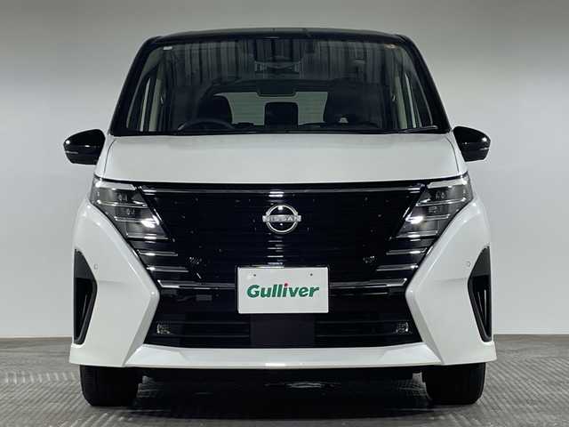 日産 セレナ e－パワー ハイウェイスター V 神奈川県 2024(令6)年 2.1万km パールⅡ 2トーンカラーXKJ【プリズムホワイト】/純正12.3型ディスプレイオーディオ/メモリーナビ/フルセグ　USB AM FM HDMI　Androidauto　Applecarplay　Bluetooth/インテリジェントアラウンドビューモニター/両側電動スライドドア【サンシェード】/360度セーフティアシスト/ナビリンク機能付プロパイロット緊急停止支援/インテリジェントエマージェンシーブレーキ/前方衝突予測警報/衝突回避ステアリングアシスト/車線逸脱防止支援システム/車線逸脱警報/後側方衝突防止支援システム/後側方車両検知警報/後退時車両検知警報/ふらつき警報/踏み間違い衝突防止アシスト/標識認識機能/インテリジェントルームミラー/ビルトインETC/純正前後ドライブレコーダー/SOSコール/AC100Vコンセント/ワイヤレス充電/前後ソナー/ステアリングヒーター/革巻きステアリング/前席シートヒーター/プッシュパワースターター/インテリジェントキー/アダブティブlEDヘッドライト/オートライト/LEDフロントフォグランプ/純正16インチアルミホイール