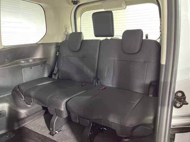 日産 セレナ e－パワー ハイウェイスター V 神奈川県 2024(令6)年 2.1万km パールⅡ 2トーンカラーXKJ【プリズムホワイト】/純正12.3型ディスプレイオーディオ/メモリーナビ/フルセグ　USB AM FM HDMI　Androidauto　Applecarplay　Bluetooth/インテリジェントアラウンドビューモニター/両側電動スライドドア【サンシェード】/360度セーフティアシスト/ナビリンク機能付プロパイロット緊急停止支援/インテリジェントエマージェンシーブレーキ/前方衝突予測警報/衝突回避ステアリングアシスト/車線逸脱防止支援システム/車線逸脱警報/後側方衝突防止支援システム/後側方車両検知警報/後退時車両検知警報/ふらつき警報/踏み間違い衝突防止アシスト/標識認識機能/インテリジェントルームミラー/ビルトインETC/純正前後ドライブレコーダー/SOSコール/AC100Vコンセント/ワイヤレス充電/前後ソナー/ステアリングヒーター/革巻きステアリング/前席シートヒーター/プッシュパワースターター/インテリジェントキー/アダブティブlEDヘッドライト/オートライト/LEDフロントフォグランプ/純正16インチアルミホイール