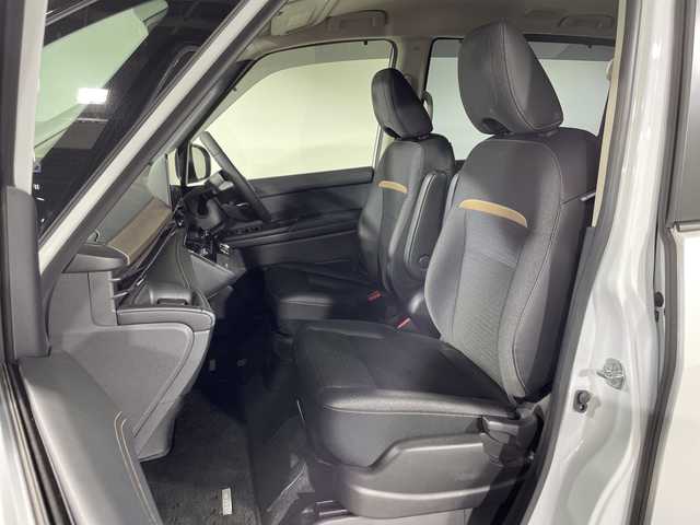 日産 セレナ e－パワー ハイウェイスター V 神奈川県 2024(令6)年 2.1万km パールⅡ 2トーンカラーXKJ【プリズムホワイト】/純正12.3型ディスプレイオーディオ/メモリーナビ/フルセグ　USB AM FM HDMI　Androidauto　Applecarplay　Bluetooth/インテリジェントアラウンドビューモニター/両側電動スライドドア【サンシェード】/360度セーフティアシスト/ナビリンク機能付プロパイロット緊急停止支援/インテリジェントエマージェンシーブレーキ/前方衝突予測警報/衝突回避ステアリングアシスト/車線逸脱防止支援システム/車線逸脱警報/後側方衝突防止支援システム/後側方車両検知警報/後退時車両検知警報/ふらつき警報/踏み間違い衝突防止アシスト/標識認識機能/インテリジェントルームミラー/ビルトインETC/純正前後ドライブレコーダー/SOSコール/AC100Vコンセント/ワイヤレス充電/前後ソナー/ステアリングヒーター/革巻きステアリング/前席シートヒーター/プッシュパワースターター/インテリジェントキー/アダブティブlEDヘッドライト/オートライト/LEDフロントフォグランプ/純正16インチアルミホイール