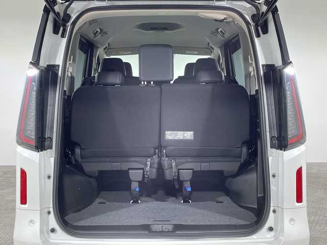 日産 セレナ e－パワー ハイウェイスター V 神奈川県 2024(令6)年 2.1万km パールⅡ 2トーンカラーXKJ【プリズムホワイト】/純正12.3型ディスプレイオーディオ/メモリーナビ/フルセグ　USB AM FM HDMI　Androidauto　Applecarplay　Bluetooth/インテリジェントアラウンドビューモニター/両側電動スライドドア【サンシェード】/360度セーフティアシスト/ナビリンク機能付プロパイロット緊急停止支援/インテリジェントエマージェンシーブレーキ/前方衝突予測警報/衝突回避ステアリングアシスト/車線逸脱防止支援システム/車線逸脱警報/後側方衝突防止支援システム/後側方車両検知警報/後退時車両検知警報/ふらつき警報/踏み間違い衝突防止アシスト/標識認識機能/インテリジェントルームミラー/ビルトインETC/純正前後ドライブレコーダー/SOSコール/AC100Vコンセント/ワイヤレス充電/前後ソナー/ステアリングヒーター/革巻きステアリング/前席シートヒーター/プッシュパワースターター/インテリジェントキー/アダブティブlEDヘッドライト/オートライト/LEDフロントフォグランプ/純正16インチアルミホイール