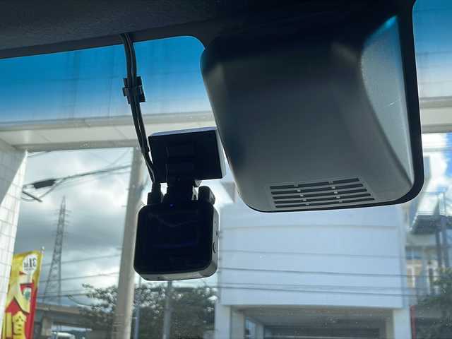 ダイハツ ウェイク G ターボ SA Ⅱ 沖縄県 2017(平29)年 7.6万km パールホワイトⅢ 純正ＳＤナビ/（ＡＭ／ＦＭ／ＣＤ／ＤＶＤ／ＢＴ）　/フルセグＴＶ　/両側パワスラ　/衝突軽減防止装置　　/ＥＴＣ　/前後ドラレコ　　/バックモニター　/コーナーセンサー　/アイドリングストップ　/純正フロアマット