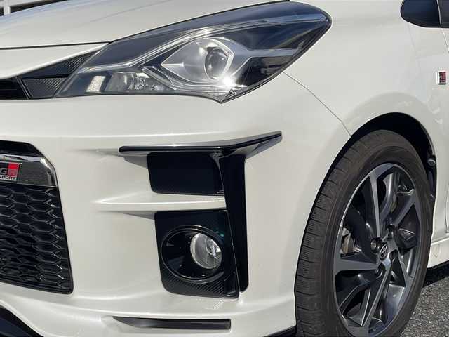 トヨタ ヴィッツ GRスポーツ 東京都 2018(平30)年 5.2万km ホワイトパールクリスタルシャイン 純正ナビ/・Bluetooth/TV/CD/DVD/USB/レーンアシスト/ナイトビジョン ドライブレコーダー デジタルミラー/社外ブラインドスポットモニター/横滑り防止装置/盗難防止装置/衝突被害軽減システム/バックカメラ/16インチ純正ホイール/社外マフラー/オートライト/ETC/取扱説明書/保証書/スペアキー1本