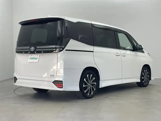 トヨタ ヴォクシー ハイブリッド S－Z 埼玉県 2023(令5)年 3.6万km ホワイトパールクリスタルシャイン 純正10.5インチディスプレイオーディオ/　Bluetooth USB MiraCast CD DVD フルセグ/フリップダウンモニター/両側パワースライドドア/トヨタセーフティセンス/レーダークルーズコントロール/レーンディパーチャーアラート/シートヒーター/前後ドライブレコーダー/ビルトインＥＴＣ２．０/ＬＥＤオートライト/オートハイビーム/ＡＣ１００Ｖ電源