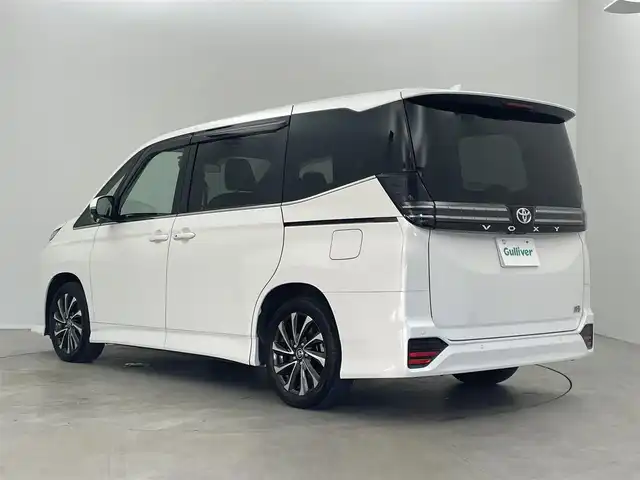 トヨタ ヴォクシー ハイブリッド S－Z 埼玉県 2023(令5)年 3.6万km ホワイトパールクリスタルシャイン 純正10.5インチディスプレイオーディオ/　Bluetooth USB MiraCast CD DVD フルセグ/フリップダウンモニター/両側パワースライドドア/トヨタセーフティセンス/レーダークルーズコントロール/レーンディパーチャーアラート/シートヒーター/前後ドライブレコーダー/ビルトインＥＴＣ２．０/ＬＥＤオートライト/オートハイビーム/ＡＣ１００Ｖ電源