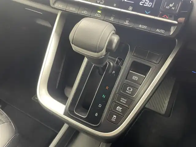 トヨタ ヴォクシー ハイブリッド S－Z 埼玉県 2023(令5)年 3.6万km ホワイトパールクリスタルシャイン 純正10.5インチディスプレイオーディオ/　Bluetooth USB MiraCast CD DVD フルセグ/フリップダウンモニター/両側パワースライドドア/トヨタセーフティセンス/レーダークルーズコントロール/レーンディパーチャーアラート/シートヒーター/前後ドライブレコーダー/ビルトインＥＴＣ２．０/ＬＥＤオートライト/オートハイビーム/ＡＣ１００Ｖ電源