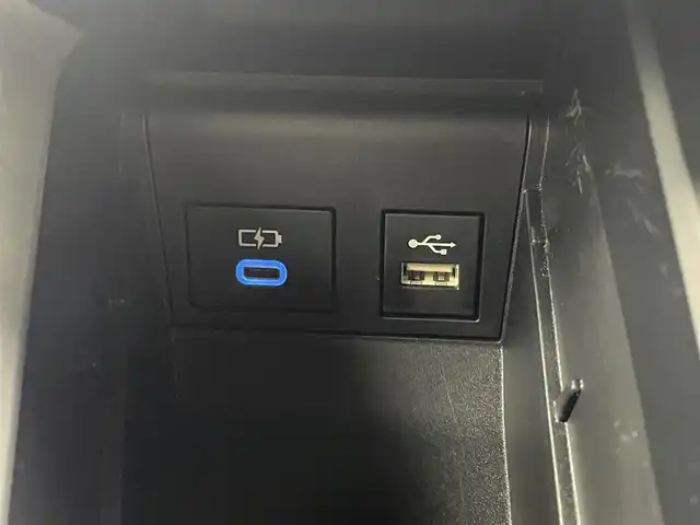 トヨタ ヴォクシー ハイブリッド S－Z 埼玉県 2023(令5)年 3.6万km ホワイトパールクリスタルシャイン 純正10.5インチディスプレイオーディオ/　Bluetooth USB MiraCast CD DVD フルセグ/フリップダウンモニター/両側パワースライドドア/トヨタセーフティセンス/レーダークルーズコントロール/レーンディパーチャーアラート/シートヒーター/前後ドライブレコーダー/ビルトインＥＴＣ２．０/ＬＥＤオートライト/オートハイビーム/ＡＣ１００Ｖ電源