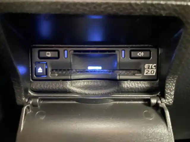 トヨタ ヴォクシー ハイブリッド S－Z 埼玉県 2023(令5)年 3.6万km ホワイトパールクリスタルシャイン 純正10.5インチディスプレイオーディオ/　Bluetooth USB MiraCast CD DVD フルセグ/フリップダウンモニター/両側パワースライドドア/トヨタセーフティセンス/レーダークルーズコントロール/レーンディパーチャーアラート/シートヒーター/前後ドライブレコーダー/ビルトインＥＴＣ２．０/ＬＥＤオートライト/オートハイビーム/ＡＣ１００Ｖ電源