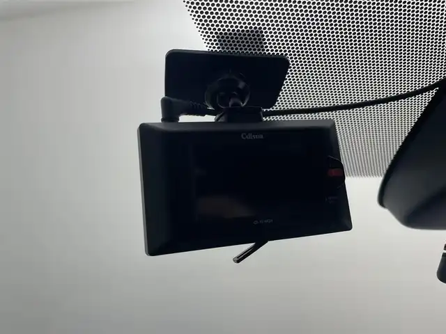 トヨタ ヴォクシー ハイブリッド S－Z 埼玉県 2023(令5)年 3.6万km ホワイトパールクリスタルシャイン 純正10.5インチディスプレイオーディオ/　Bluetooth USB MiraCast CD DVD フルセグ/フリップダウンモニター/両側パワースライドドア/トヨタセーフティセンス/レーダークルーズコントロール/レーンディパーチャーアラート/シートヒーター/前後ドライブレコーダー/ビルトインＥＴＣ２．０/ＬＥＤオートライト/オートハイビーム/ＡＣ１００Ｖ電源