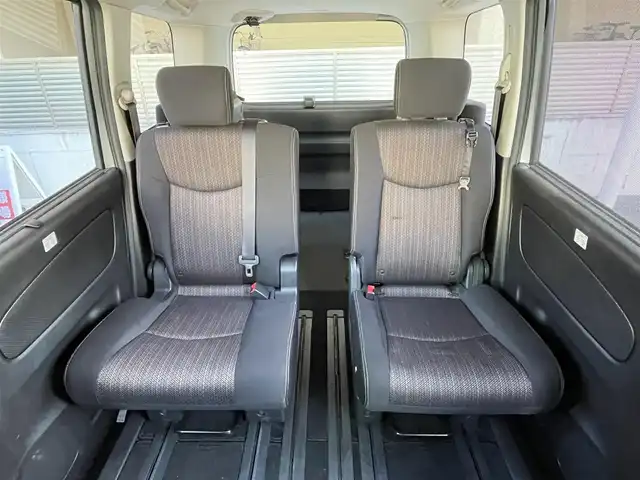 日産 セレナ HWS S HV Vセレ +SeftyⅡ 大阪府 2016(平28)年 8.5万km ブリリアントシルバー アドバンスドセーフティーパッケージ/・アラウンドビューモニター/・デジタルインナーミラー/・踏み間違い防止/・フロントバックソナー/・ふらつき警報/純正8型ナビ（MM515D-L）/・AM/FM/CD/DVD/BT/フルセグ/両側電動スライドドア/エマージェンシーブレーキ/車線逸脱警報/クルーズコントロール/LEDヘッドライト/ETC/純正16インチアルミホイール/取扱説明書/保証書/スペアキー