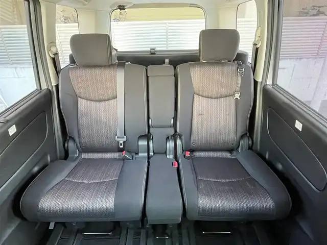 日産 セレナ HWS S HV Vセレ +SeftyⅡ 大阪府 2016(平28)年 8.5万km ブリリアントシルバー アドバンスドセーフティーパッケージ/・アラウンドビューモニター/・デジタルインナーミラー/・踏み間違い防止/・フロントバックソナー/・ふらつき警報/純正8型ナビ（MM515D-L）/・AM/FM/CD/DVD/BT/フルセグ/両側電動スライドドア/エマージェンシーブレーキ/車線逸脱警報/クルーズコントロール/LEDヘッドライト/ETC/純正16インチアルミホイール/取扱説明書/保証書/スペアキー