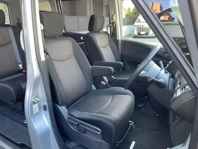 日産 セレナ HWS S HV Vセレ +SeftyⅡ 大阪府 2016(平28)年 8.5万km ブリリアントシルバー アドバンスドセーフティーパッケージ/・アラウンドビューモニター/・デジタルインナーミラー/・踏み間違い防止/・フロントバックソナー/・ふらつき警報/純正8型ナビ（MM515D-L）/・AM/FM/CD/DVD/BT/フルセグ/両側電動スライドドア/エマージェンシーブレーキ/車線逸脱警報/クルーズコントロール/LEDヘッドライト/ETC/純正16インチアルミホイール/取扱説明書/保証書/スペアキー