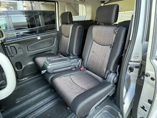 日産 セレナ HWS S HV Vセレ +SeftyⅡ 大阪府 2016(平28)年 8.5万km ブリリアントシルバー アドバンスドセーフティーパッケージ/・アラウンドビューモニター/・デジタルインナーミラー/・踏み間違い防止/・フロントバックソナー/・ふらつき警報/純正8型ナビ（MM515D-L）/・AM/FM/CD/DVD/BT/フルセグ/両側電動スライドドア/エマージェンシーブレーキ/車線逸脱警報/クルーズコントロール/LEDヘッドライト/ETC/純正16インチアルミホイール/取扱説明書/保証書/スペアキー