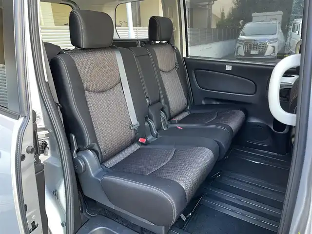 日産 セレナ HWS S HV Vセレ +SeftyⅡ 大阪府 2016(平28)年 8.5万km ブリリアントシルバー アドバンスドセーフティーパッケージ/・アラウンドビューモニター/・デジタルインナーミラー/・踏み間違い防止/・フロントバックソナー/・ふらつき警報/純正8型ナビ（MM515D-L）/・AM/FM/CD/DVD/BT/フルセグ/両側電動スライドドア/エマージェンシーブレーキ/車線逸脱警報/クルーズコントロール/LEDヘッドライト/ETC/純正16インチアルミホイール/取扱説明書/保証書/スペアキー