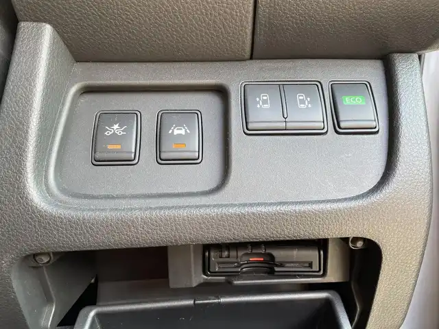 日産 セレナ HWS S HV Vセレ +SeftyⅡ 大阪府 2016(平28)年 8.5万km ブリリアントシルバー アドバンスドセーフティーパッケージ/・アラウンドビューモニター/・デジタルインナーミラー/・踏み間違い防止/・フロントバックソナー/・ふらつき警報/純正8型ナビ（MM515D-L）/・AM/FM/CD/DVD/BT/フルセグ/両側電動スライドドア/エマージェンシーブレーキ/車線逸脱警報/クルーズコントロール/LEDヘッドライト/ETC/純正16インチアルミホイール/取扱説明書/保証書/スペアキー