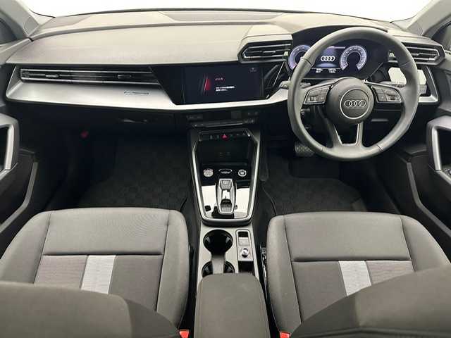アウディ アウディ Ａ３ SB 30TFSI 兵庫県 2025(令7)年 0.7万km グレー 純正ナビ/フルセグ BT USB Apple Car play Androido Auto/ビルトインETC2.0/バックカメラ/ワイヤレス充電/前後ドライブレコーダー/レーダークルーズコントロール/衝突軽減ブレーキ/LKA/サイドアシスト/パークアシスト/コーナーセンサー/LEDヘッドライト/オートライト/オートハイビーム/シートヒーター/パワーシート/スペアキー