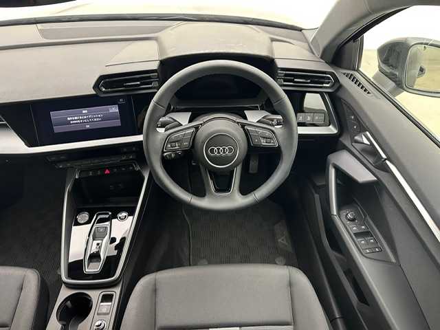 アウディ アウディ Ａ３ SB 30TFSI 兵庫県 2025(令7)年 0.7万km グレー 純正ナビ/フルセグ BT USB Apple Car play Androido Auto/ビルトインETC2.0/バックカメラ/ワイヤレス充電/前後ドライブレコーダー/レーダークルーズコントロール/衝突軽減ブレーキ/LKA/サイドアシスト/パークアシスト/コーナーセンサー/LEDヘッドライト/オートライト/オートハイビーム/シートヒーター/パワーシート/スペアキー