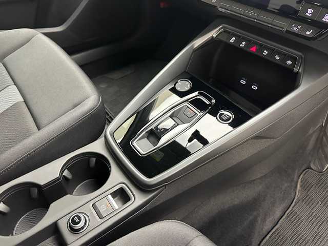 アウディ アウディ Ａ３ SB 30TFSI 兵庫県 2025(令7)年 0.7万km グレー 純正ナビ/フルセグ BT USB Apple Car play Androido Auto/ビルトインETC2.0/バックカメラ/ワイヤレス充電/前後ドライブレコーダー/レーダークルーズコントロール/衝突軽減ブレーキ/LKA/サイドアシスト/パークアシスト/コーナーセンサー/LEDヘッドライト/オートライト/オートハイビーム/シートヒーター/パワーシート/スペアキー