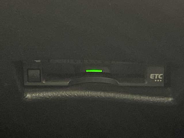 トヨタ シエンタ G 愛媛県 2017(平29)年 8.9万km ブラックマイカ 純正ナビ/フルセグTV/Bluetooth/両側パワースライドドア/バックカメラ/ＥＴＣ/ＬＥＤヘッドライト/純正フロアマット/３列シート/オートマチックハイビーム/オートライト/レーンキープアシスト/衝突被害軽減システム