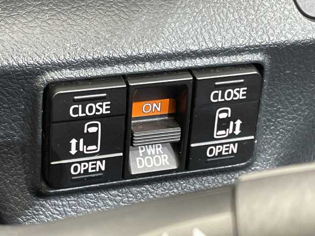 トヨタ シエンタ G 愛媛県 2017(平29)年 8.9万km ブラックマイカ 純正ナビ/フルセグTV/Bluetooth/両側パワースライドドア/バックカメラ/ＥＴＣ/ＬＥＤヘッドライト/純正フロアマット/３列シート/オートマチックハイビーム/オートライト/レーンキープアシスト/衝突被害軽減システム