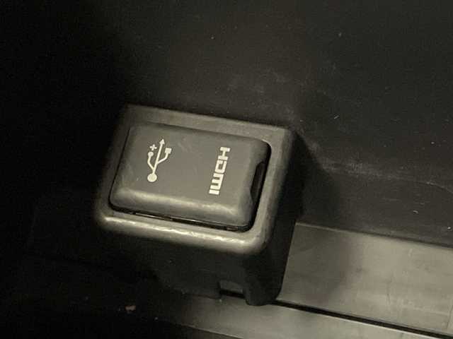 トヨタ シエンタ G 愛媛県 2017(平29)年 8.9万km ブラックマイカ 純正ナビ/フルセグTV/Bluetooth/両側パワースライドドア/バックカメラ/ＥＴＣ/ＬＥＤヘッドライト/純正フロアマット/３列シート/オートマチックハイビーム/オートライト/レーンキープアシスト/衝突被害軽減システム