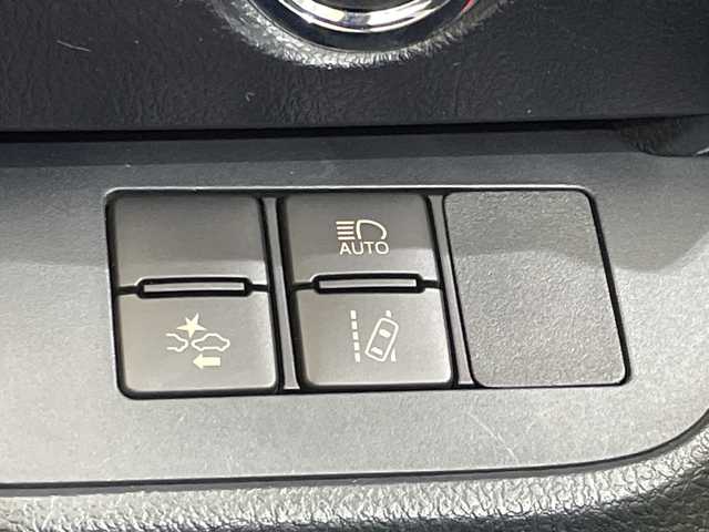 トヨタ シエンタ G 愛媛県 2017(平29)年 8.9万km ブラックマイカ 純正ナビ/フルセグTV/Bluetooth/両側パワースライドドア/バックカメラ/ＥＴＣ/ＬＥＤヘッドライト/純正フロアマット/３列シート/オートマチックハイビーム/オートライト/レーンキープアシスト/衝突被害軽減システム