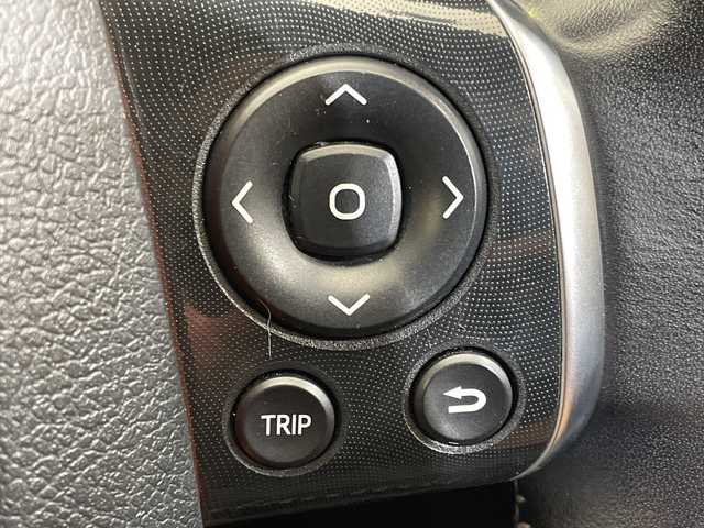 トヨタ シエンタ G 愛媛県 2017(平29)年 8.9万km ブラックマイカ 純正ナビ/フルセグTV/Bluetooth/両側パワースライドドア/バックカメラ/ＥＴＣ/ＬＥＤヘッドライト/純正フロアマット/３列シート/オートマチックハイビーム/オートライト/レーンキープアシスト/衝突被害軽減システム