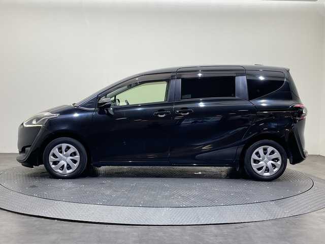 トヨタ シエンタ G 愛媛県 2017(平29)年 8.9万km ブラックマイカ 純正ナビ/フルセグTV/Bluetooth/両側パワースライドドア/バックカメラ/ＥＴＣ/ＬＥＤヘッドライト/純正フロアマット/３列シート/オートマチックハイビーム/オートライト/レーンキープアシスト/衝突被害軽減システム