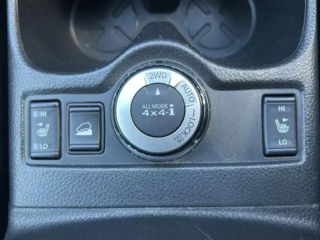 日産 エクストレイル ハイブリッド 20X エマージェンシーブレーキ 青森県 2015(平27)年 11.4万km チタニウムカーキ ワンオーナー/４WD/純正メモリナビ/（BT／AM／FM／DVD）/ビルトインETC/全周囲方位カメラ/ハーフレザーシート/シートヒーター（運転席＋助手席）/エアシート（運転席＋助手席）/ステアリングスイッチ/クルーズコントロール/衝突軽減ブレーキ/LEDヘッドライト/フォグライト/夏タイヤ/USB/スペアキー１本/保証書/取り扱い説明書