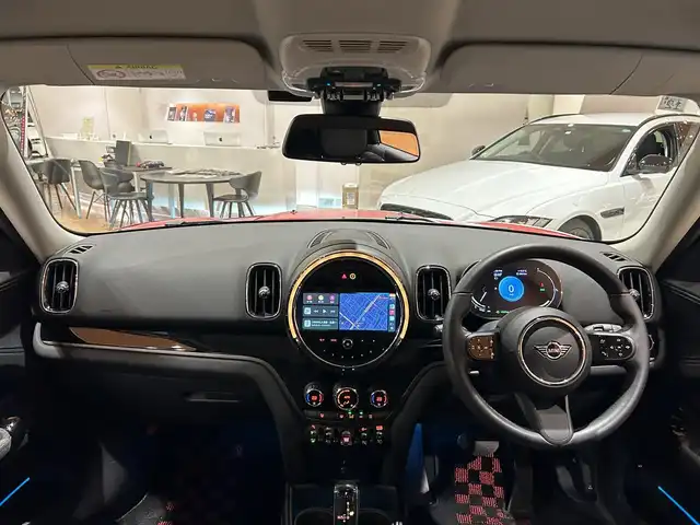 ＭＩＮＩ ＢＭＷ ミニ クロスオーバー クーパー D オール4 道央・札幌 2021(令3)年 1.5万km チリ・レッド CLASSIC TRIM/　・17インチアロイホイールチャンネルスポーツブラック/　・クロス/レザレットブラックパールスポーツシート/　・MINIドライビングモード/ドライビングアシストパッケージ/　・リアビューカメラ/　・パーキングアシストパッケージ/ブラックボンネットストライプ/ACC/LEDヘッドライト/Apple CarPlay/マルチディスプレイメーターパネル/USB/BT/電動リアゲート