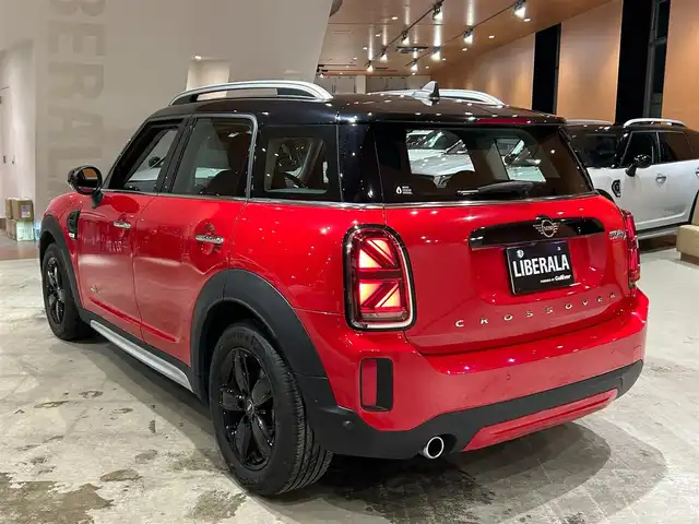 ＭＩＮＩ ＢＭＷ ミニ クロスオーバー クーパー D オール4 道央・札幌 2021(令3)年 1.5万km チリ・レッド CLASSIC TRIM/　・17インチアロイホイールチャンネルスポーツブラック/　・クロス/レザレットブラックパールスポーツシート/　・MINIドライビングモード/ドライビングアシストパッケージ/　・リアビューカメラ/　・パーキングアシストパッケージ/ブラックボンネットストライプ/ACC/LEDヘッドライト/Apple CarPlay/マルチディスプレイメーターパネル/USB/BT/電動リアゲート