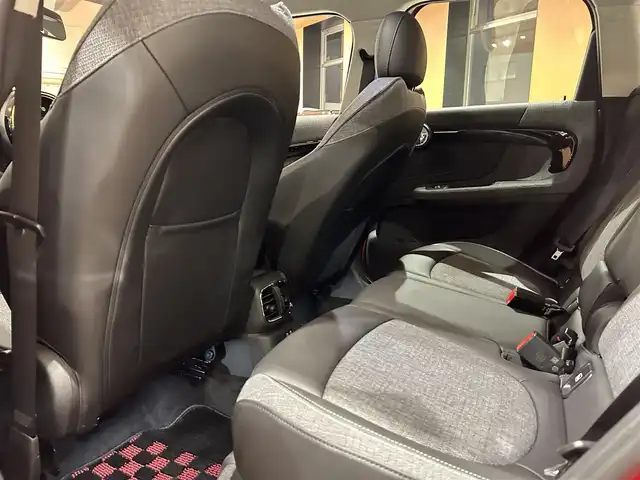 ＭＩＮＩ ＢＭＷ ミニ クロスオーバー クーパー D オール4 道央・札幌 2021(令3)年 1.5万km チリ・レッド CLASSIC TRIM/　・17インチアロイホイールチャンネルスポーツブラック/　・クロス/レザレットブラックパールスポーツシート/　・MINIドライビングモード/ドライビングアシストパッケージ/　・リアビューカメラ/　・パーキングアシストパッケージ/ブラックボンネットストライプ/ACC/LEDヘッドライト/Apple CarPlay/マルチディスプレイメーターパネル/USB/BT/電動リアゲート