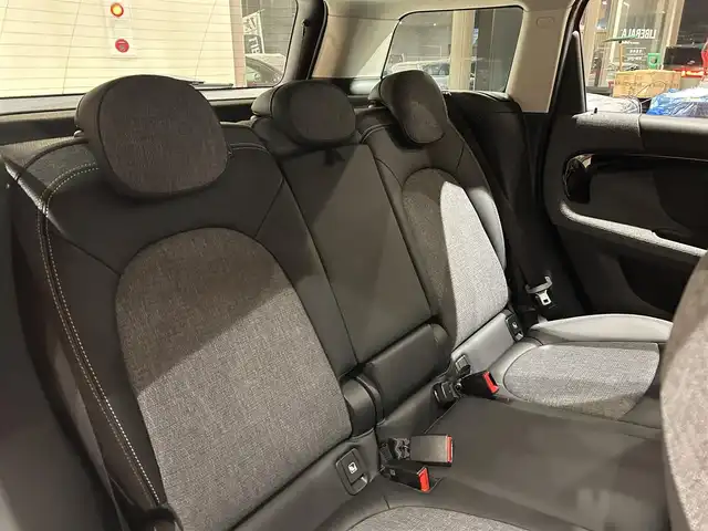 ＭＩＮＩ ＢＭＷ ミニ クロスオーバー クーパー D オール4 道央・札幌 2021(令3)年 1.5万km チリ・レッド CLASSIC TRIM/　・17インチアロイホイールチャンネルスポーツブラック/　・クロス/レザレットブラックパールスポーツシート/　・MINIドライビングモード/ドライビングアシストパッケージ/　・リアビューカメラ/　・パーキングアシストパッケージ/ブラックボンネットストライプ/ACC/LEDヘッドライト/Apple CarPlay/マルチディスプレイメーターパネル/USB/BT/電動リアゲート