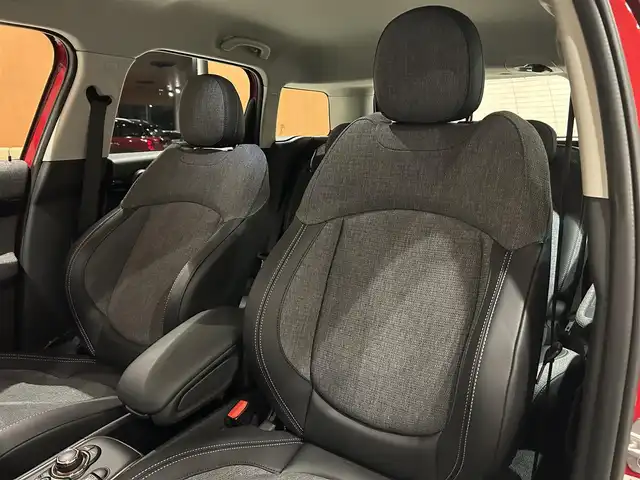 ＭＩＮＩ ＢＭＷ ミニ クロスオーバー クーパー D オール4 道央・札幌 2021(令3)年 1.5万km チリ・レッド CLASSIC TRIM/　・17インチアロイホイールチャンネルスポーツブラック/　・クロス/レザレットブラックパールスポーツシート/　・MINIドライビングモード/ドライビングアシストパッケージ/　・リアビューカメラ/　・パーキングアシストパッケージ/ブラックボンネットストライプ/ACC/LEDヘッドライト/Apple CarPlay/マルチディスプレイメーターパネル/USB/BT/電動リアゲート