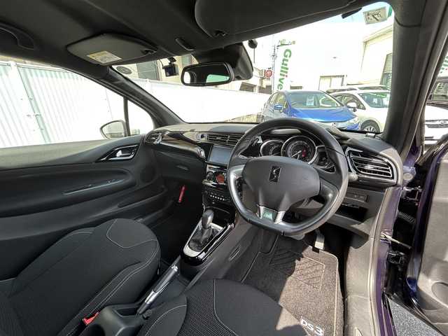ＤＳオートモビル ＤＳ３ シック DS LEDビジョンP 岡山県 2017(平29)年 3.4万km 紺 登録時時走行距離３３５８２ｋｍ/クルーズコントロール/バックカメラ/フルセグ（走行中視聴可能）/HDDナビ/・エアバック（ダブル＋サイド）/・ETC/USB入力端子