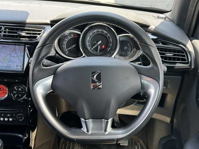 ＤＳオートモビル ＤＳ３ シック DS LEDビジョンP 岡山県 2017(平29)年 3.4万km 紺 登録時時走行距離３３５８２ｋｍ/クルーズコントロール/バックカメラ/フルセグ（走行中視聴可能）/HDDナビ/・エアバック（ダブル＋サイド）/・ETC/USB入力端子