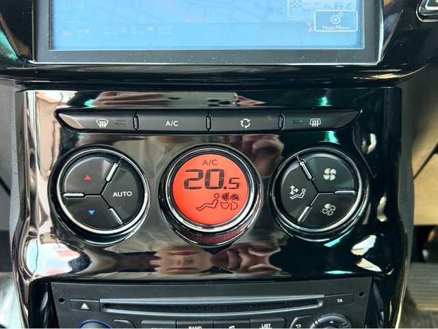 ＤＳオートモビル ＤＳ３ シック DS LEDビジョンP 岡山県 2017(平29)年 3.4万km 紺 登録時時走行距離３３５８２ｋｍ/クルーズコントロール/バックカメラ/フルセグ（走行中視聴可能）/HDDナビ/・エアバック（ダブル＋サイド）/・ETC/USB入力端子