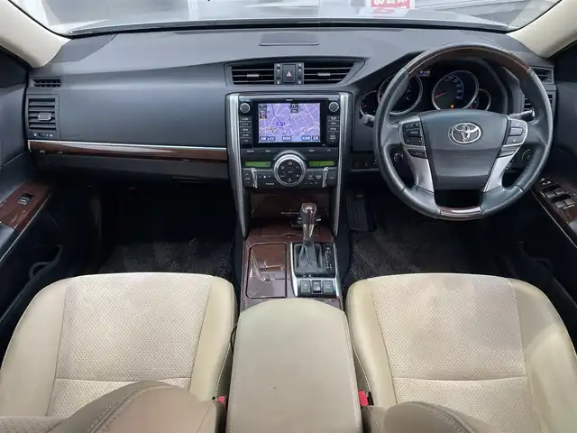 トヨタ マークＸ PREMIUM 埼玉県 2012(平24)年 11.2万km シルバーM (株)IDOMが運営する【じしゃロン川越店】の自社ローン専用車両になります。こちらは現金またはオートローンご利用時の価格です。自社ローンご希望の方は別途その旨お申付け下さい/純正HDDナビ/フルセグ/CD/DVD/Bluetooth/AM/FM/バックカメラ/クルーズコントロール/ビルトインETC/コーナーセンサー/ドライブレコーダー/HIDオートライト/フォグ/社外１８インチアルミホイール/デュアルAAC/MTモード/スマートキー（スペア×１）/プッシュスタート/サイド＆カーテンエアバッグ/ドアバイザー/Pアシスト/ステアリングリモコン/電動リアシェード/ウインカーミラー/車両取扱説明書/保証書