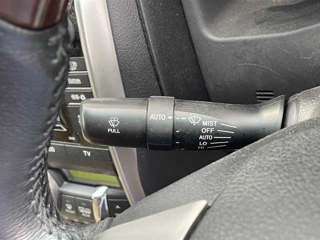 トヨタ マークＸ PREMIUM 神奈川県 2012(平24)年 11.2万km シルバーM (株)IDOMが運営する【じしゃロン川越店】の自社ローン専用車両になります。こちらは現金またはオートローンご利用時の価格です。自社ローンご希望の方は別途その旨お申付け下さい/成約済み/落札不可/純正HDDナビ/フルセグ/CD/DVD/Bluetooth/AM/FM/バックカメラ/クルーズコントロール/ビルトインETC/コーナーセンサー/ドライブレコーダー/HIDオートライト/フォグ/社外１８インチアルミホイール/デュアルAAC/MTモード/スマートキー（スペア×１）/プッシュスタート/サイド＆カーテンエアバッグ/ドアバイザー/Pアシスト/ステアリングリモコン/電動リアシェード/ウインカーミラー/車両取扱説明書/保証書